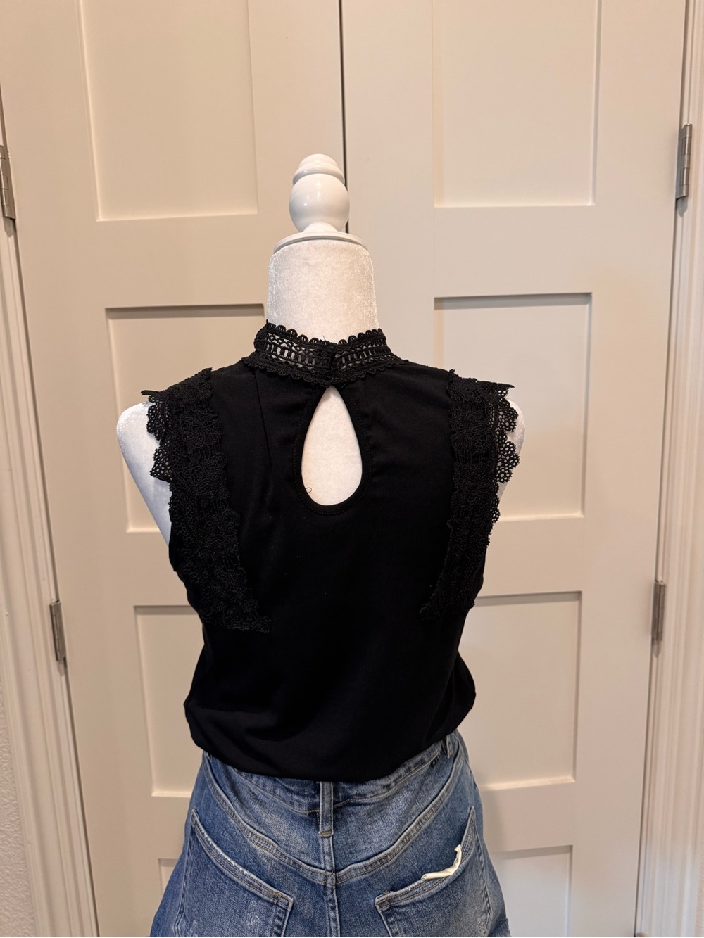 SHEIN Black Lace-Trim Mock Neck Camisole - Picture 4 of 4